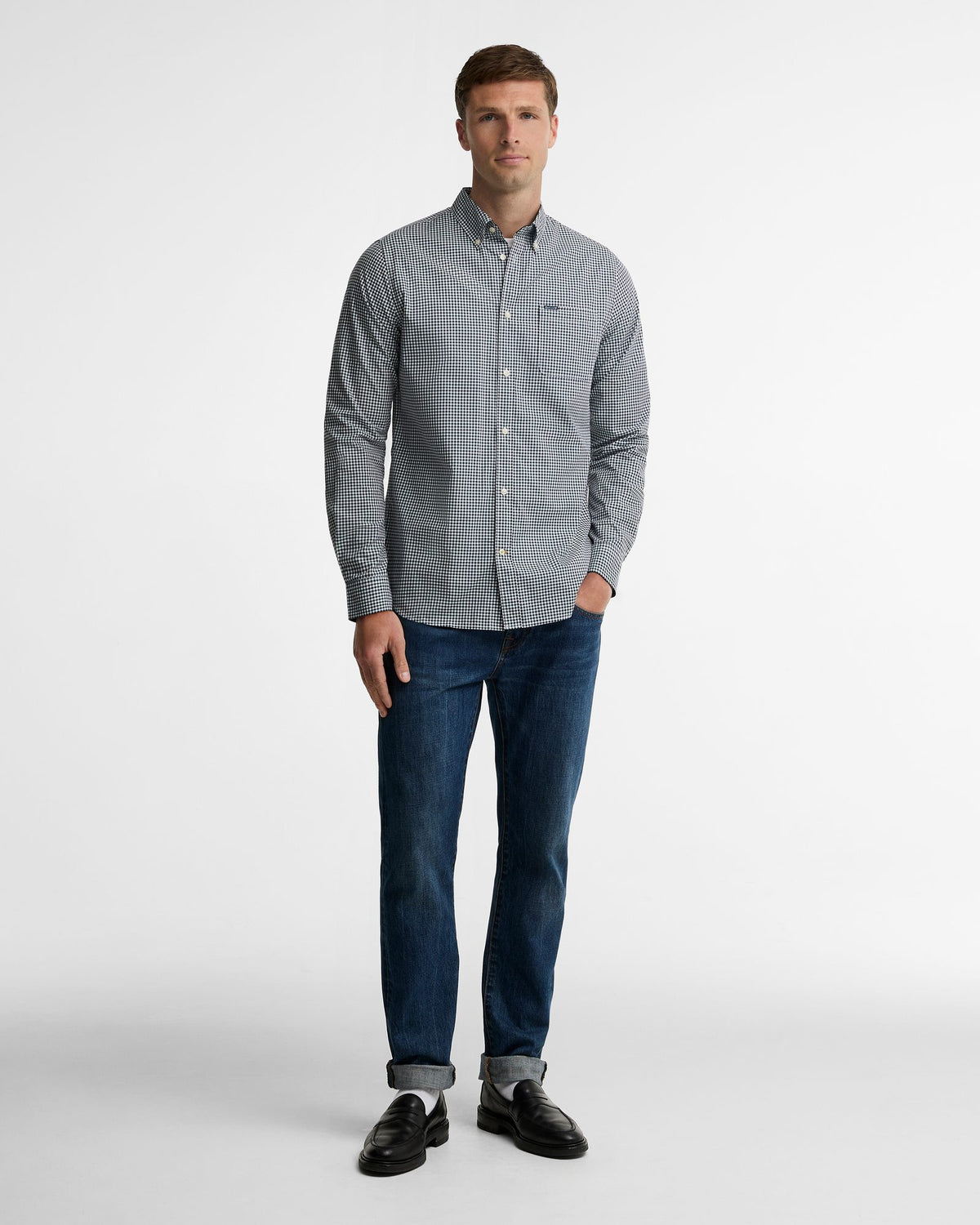 Barbour Harbourwall Tailored Long-Sleeved Shirt in Navy